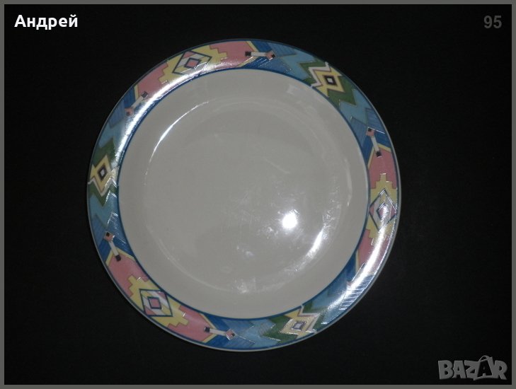 Голяма плоска порцеланова чиния за сервиране с широк кант-фолклорна шевица, снимка 1