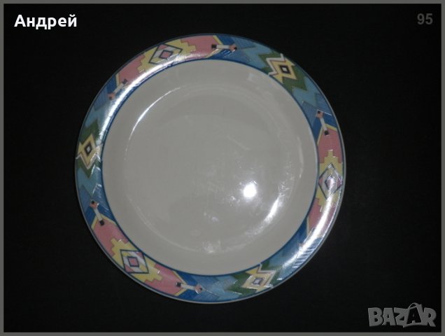 Голяма плоска порцеланова чиния за сервиране с широк кант-фолклорна шевица