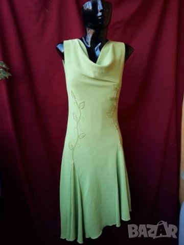 Електриково зелена рокля с мъниста М/Л, снимка 1 - Рокли - 22460487