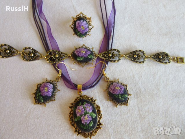 Ръчно бродирани бижута с цветя , снимка 2 - Бижутерийни комплекти - 22330344