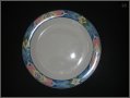 Голяма плоска порцеланова чиния за сервиране с широк кант-фолклорна шевица, снимка 1 - Чинии - 23092401
