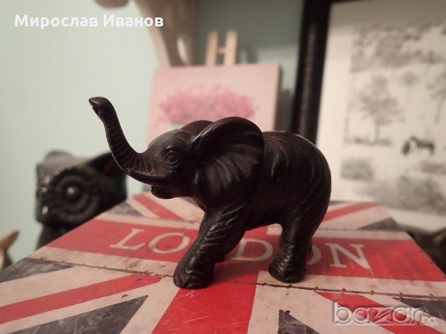 дървена статуетка на слонче от Кения