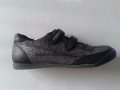 Детски обувки за момиче от еко кожа с лепенки в черно и сребристо, снимка 1 - Детски маратонки - 10185244