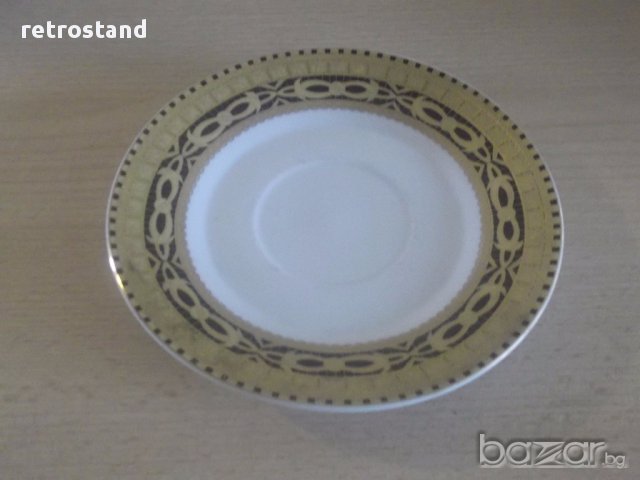 № 1465  стара малка японска порцеланова чинийка  