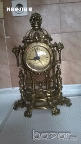 стар каминен часовник