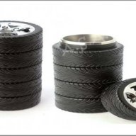 Страхотна термо чаша-термос във формата на автомобилни гуми, снимка 1 - Чаши - 8327211