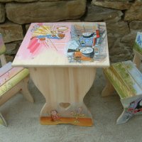 детска дървена рисувана маса с 2 стола, снимка 1 - Мебели за детската стая - 19579536