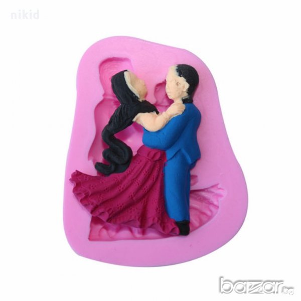 силиконова форма прегърнати младоженци сватба танци двойка молд украса декорация фондан торта мъфин, снимка 1