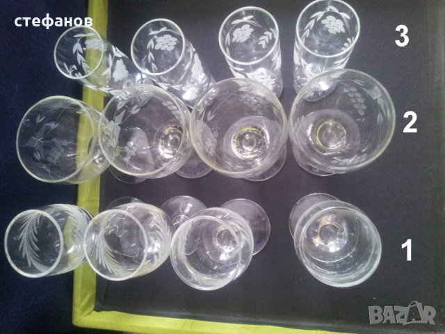 Три вида по четири чаши за концентрат стъклени от едно време