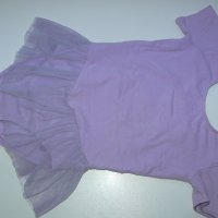 Трико бледо лилаво, къс ръкав, с пришита поличка от тюл - 32 размер, 8-10години, снимка 2 - Детски рокли и поли - 22795522