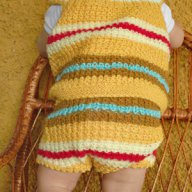 Ръчно плетен бебешки костюм жилетка и гащички пелена, снимка 2 - Жилетки и елечета за бебе - 15828928