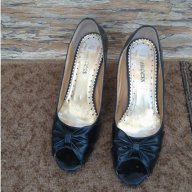 Черни лачени отворени обувки на ток, снимка 1 - Дамски обувки на ток - 14907096