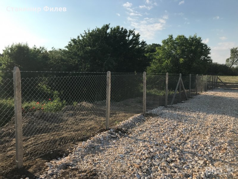Ограда с Циментови колове и Поцинкована Мрежа, снимка 1