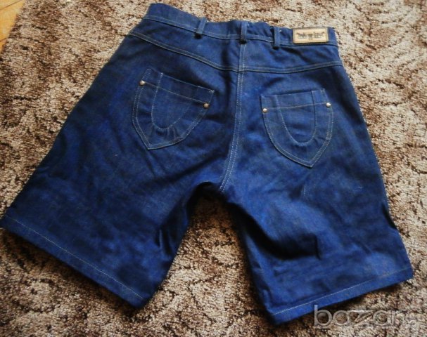 Къси дамски дънки  LEVIS, снимка 2 - Дънки - 8952088