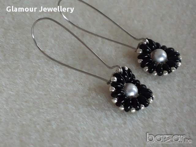 Обеци с цвете от  перла и мъниста, снимка 3 - Обеци - 13918290