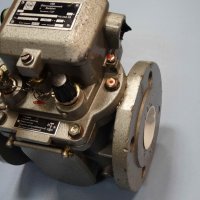 предпазно газово реле Бухголц VEB BF 50/10 8 PTB 250-76 monitoring relay for tap changer, снимка 1 - Резервни части за машини - 23981663