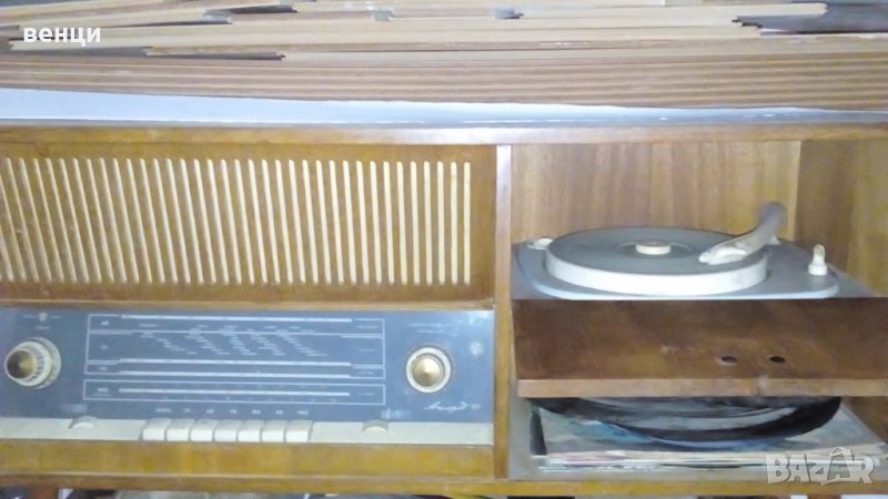 Радио громофон с доста стари плочи  само за ценители, снимка 1