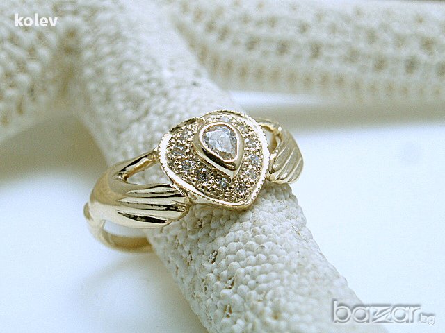 златен пръстен, годежен, РЪЦЕ ДЪРЖАТ СЪРЦЕ - 2.05 грама, размер 53 , снимка 1