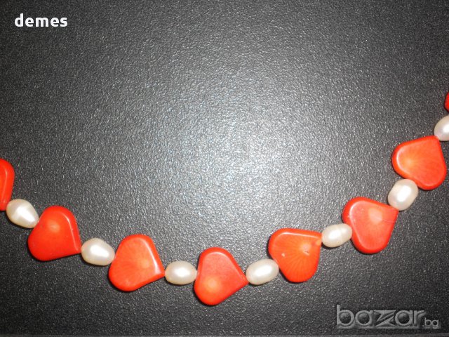 Гердан от червени корали с форма на сърце и бели перли, снимка 2 - Колиета, медальони, синджири - 8738278
