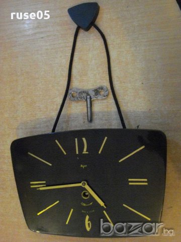 Часовник "Mayak" стенен съветстки работещ, снимка 1 - Стенни часовници - 11675113