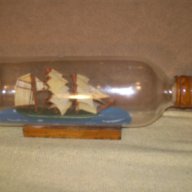 Корабче в бутилка, снимка 1 - Антикварни и старинни предмети - 16689195