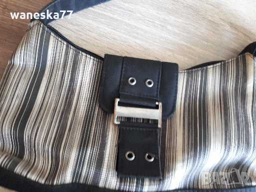 Малка симпатична чантичка, снимка 2 - Чанти - 21622954