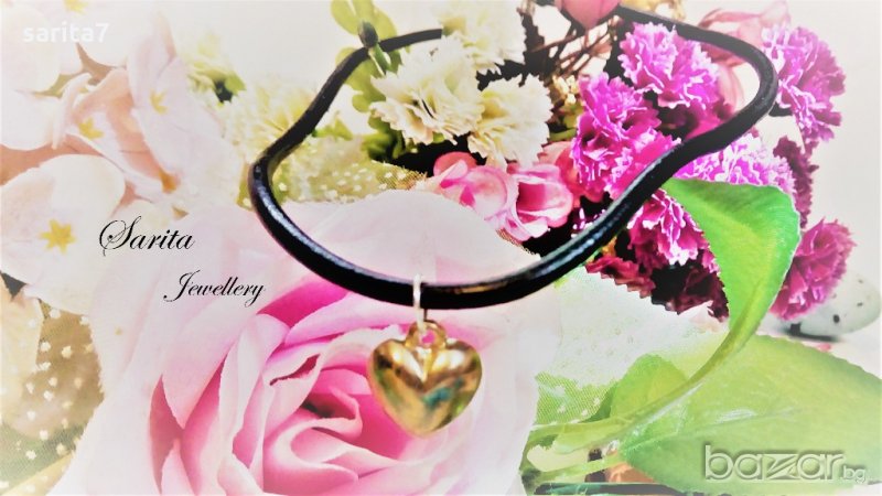 Нежно и оригинално Дамско колие с позлатено сърце и черна кожена верижка, снимка 1