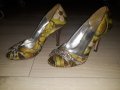 Елегантни дамски отворени обувки марка Afrodita с цветни мотиви и сребристи камъчета