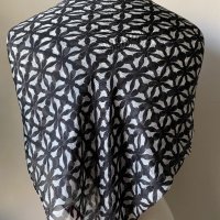 Копринен шал, Linca Lykke в черно и бяло, снимка 5 - Шалове - 40439438