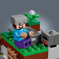 Употребявано Lego Minecraft - Пещерата на зомбитата (21141), снимка 3 - Конструктори - 39770572
