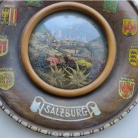 Дървена ръчно резбована висяща табела / чиния  за стена .Salzburg Austria, снимка 3 - Антикварни и старинни предмети - 38438517