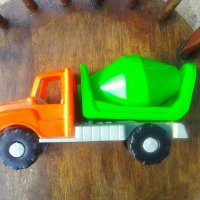 Пластмасово камионче бетонобъркачка, снимка 3 - Коли, камиони, мотори, писти - 39149960