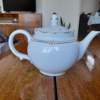 Стар порцеланов чайник #3, снимка 1 - Антикварни и старинни предмети - 40876252