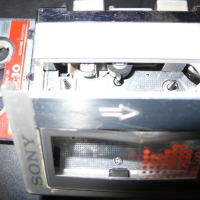 Мини джобен касетофон Sony, снимка 7 - Радиокасетофони, транзистори - 44619519