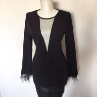 Черна елегантна рокля с дълъг ръкав с пера, снимка 1 - Рокли - 42605438