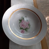 Порцеланова чиния с роза и златен кант маркировка, снимка 1 - Антикварни и старинни предмети - 34518149