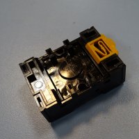 цокъл за реле Omron PF085A connecting socket relay 8-pin 250V, снимка 4 - Резервни части за машини - 37672042