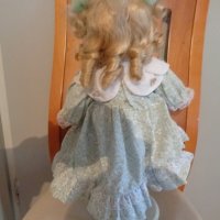 Продавам порцеланова колекционерска кукла - Zasan/ Moli, снимка 2 - Колекции - 34983606