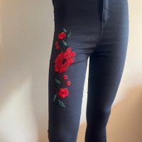 Дамски черни дънки - панталон с бродерия цветя !, снимка 2 - Дънки - 42044664
