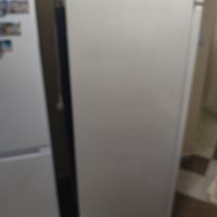 Продавам голям хладилник с фризер Indesit, снимка 8 - Хладилници - 42903662