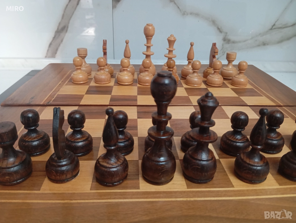 Шах с дървени фигури, снимка 1