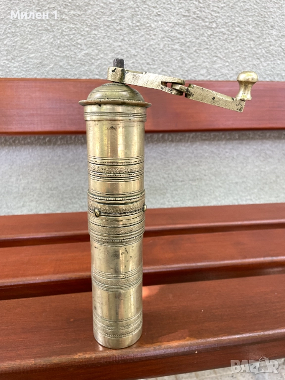 Стара бронзова мелница, снимка 1