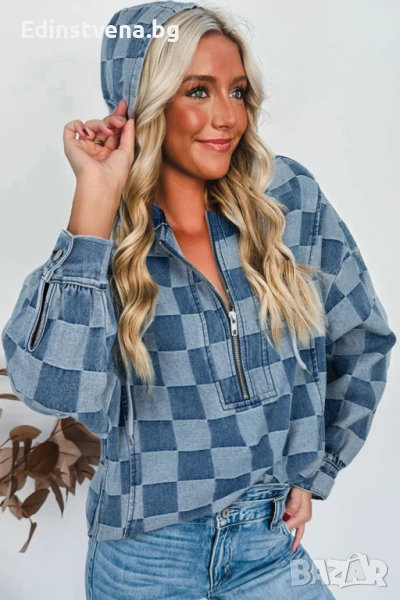 Дамски дънков суичър с качулка и шахматен десен, снимка 1