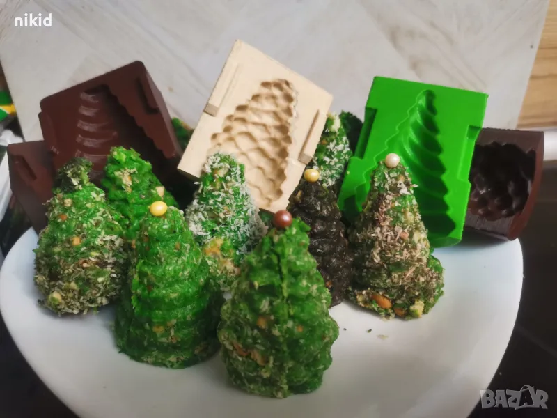 3D фуния спираловидна елха елхичка шишарка 2 части пластмасова форма тесто сладки елхички бисквити, снимка 1