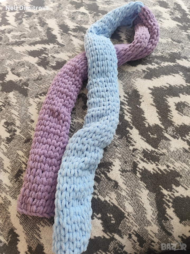 двуцветен плетен шал от плюшена прежда, снимка 1