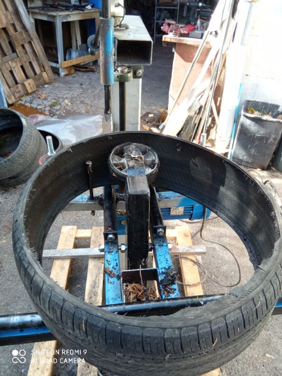 Машина за рециклиране нарязване на гуми в Други машини и части в гр. Шумен  - ID40247964 — Bazar.bg