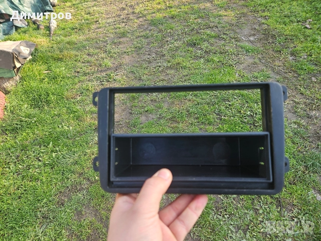 Golf 5/6,Passat 6,Jetta,Caddy 3 и др. Адапторна Рамка за авто радио 1 дин.