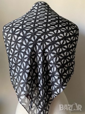 Копринен шал, Linca Lykke в черно и бяло, снимка 5 - Шалове - 40439438
