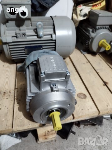  Трифазни Електродвигатели , снимка 7 - Електродвигатели - 39190801