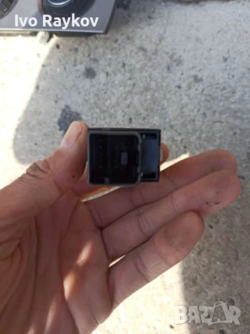 Бутон паркинг спирачка OEM 3C0 927 225 C , VW Passat 6, снимка 2 - Части - 51392786